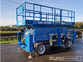 Scissor lift GENIE