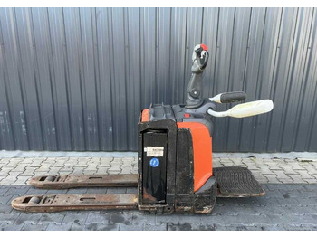 Pallet truck BT LPE200: picture 2
