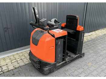 Tow tractor BT