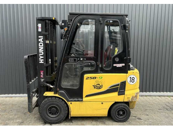 Electric forklift Hyundai 25B-9: picture 2 Electric forklift Hyundai 25B-9: picture 2