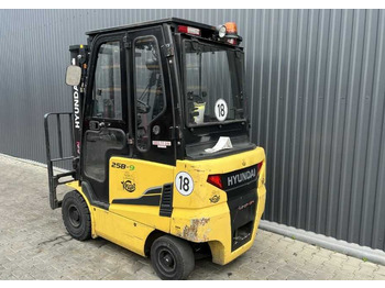 Electric forklift Hyundai 25B-9: picture 3 Electric forklift Hyundai 25B-9: picture 3