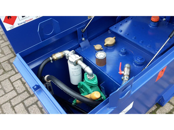 Storage tank for transportation of fuel IBC tank met handpomp: picture 5