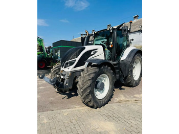 Farm tractor VALTRA T254