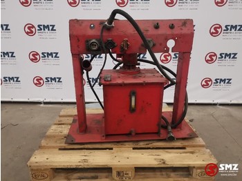 Hydraulic tank