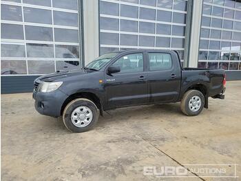 Pickup truck 2013 Toyota Hilux: picture 1