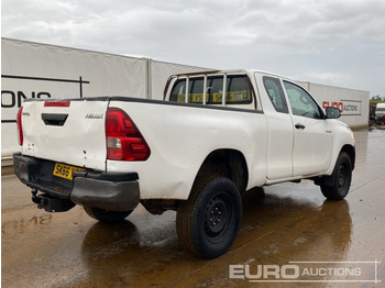 Pickup truck TOYOTA Hilux