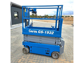 Scissor lift GENIE