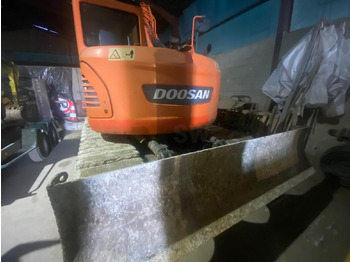 Crawler excavator Doosan DX 140LCR: picture 3