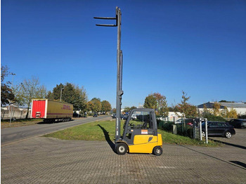 Electric forklift JUNGHEINRICH EFG