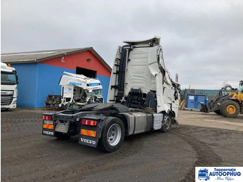 Tractor unit Volvo FH460 4X2 Skadet: picture 4