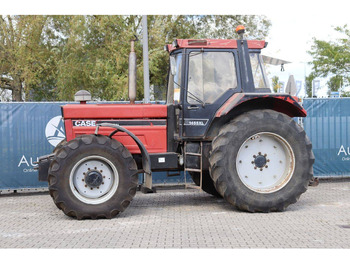 Farm tractor INTERNATIONAL