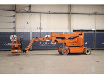 Articulated boom JLG