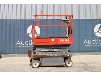 Scissor lift SKYJACK