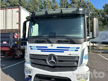 Box truck MERCEDES-BENZ: picture 3