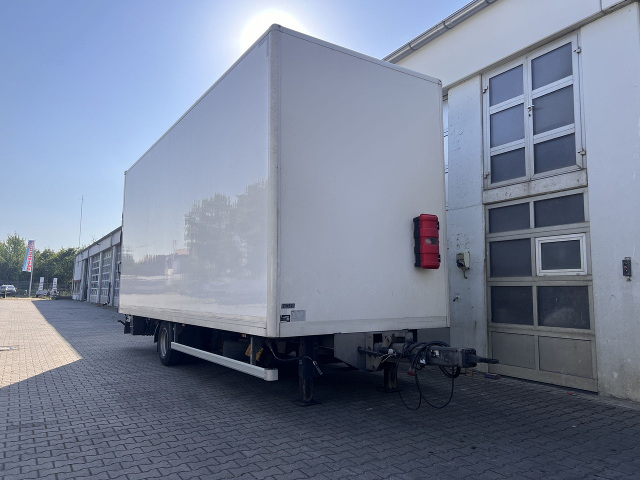 Closed box trailer Ackermann Z-KA-F10.5/7,6 1 Achs Kofferanhänger, Ladebordwand: picture 7 Closed box trailer Ackermann Z-KA-F10.5/7,6 1 Achs Kofferanhänger, Ladebordwand: picture 7