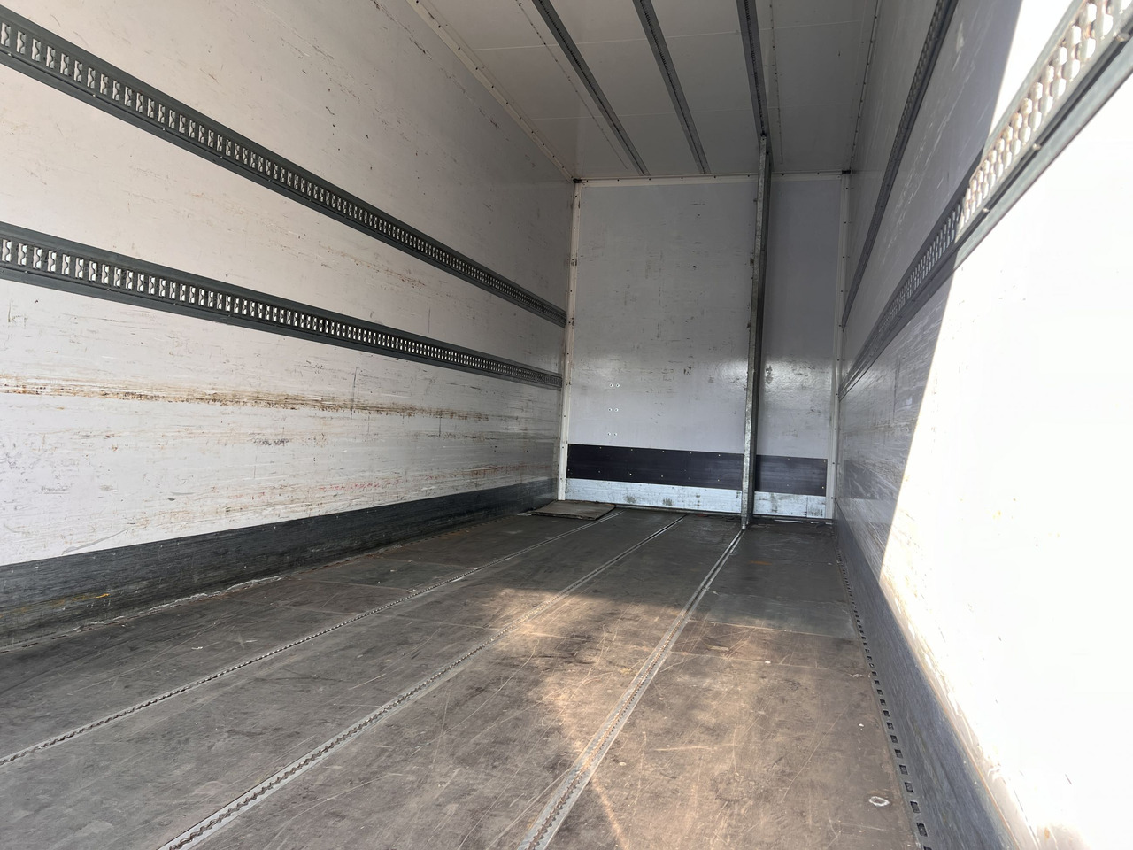 Closed box trailer Ackermann Z-KA-F10.5/7,6 1 Achs Kofferanhänger, Ladebordwand: picture 9 Closed box trailer Ackermann Z-KA-F10.5/7,6 1 Achs Kofferanhänger, Ladebordwand: picture 9