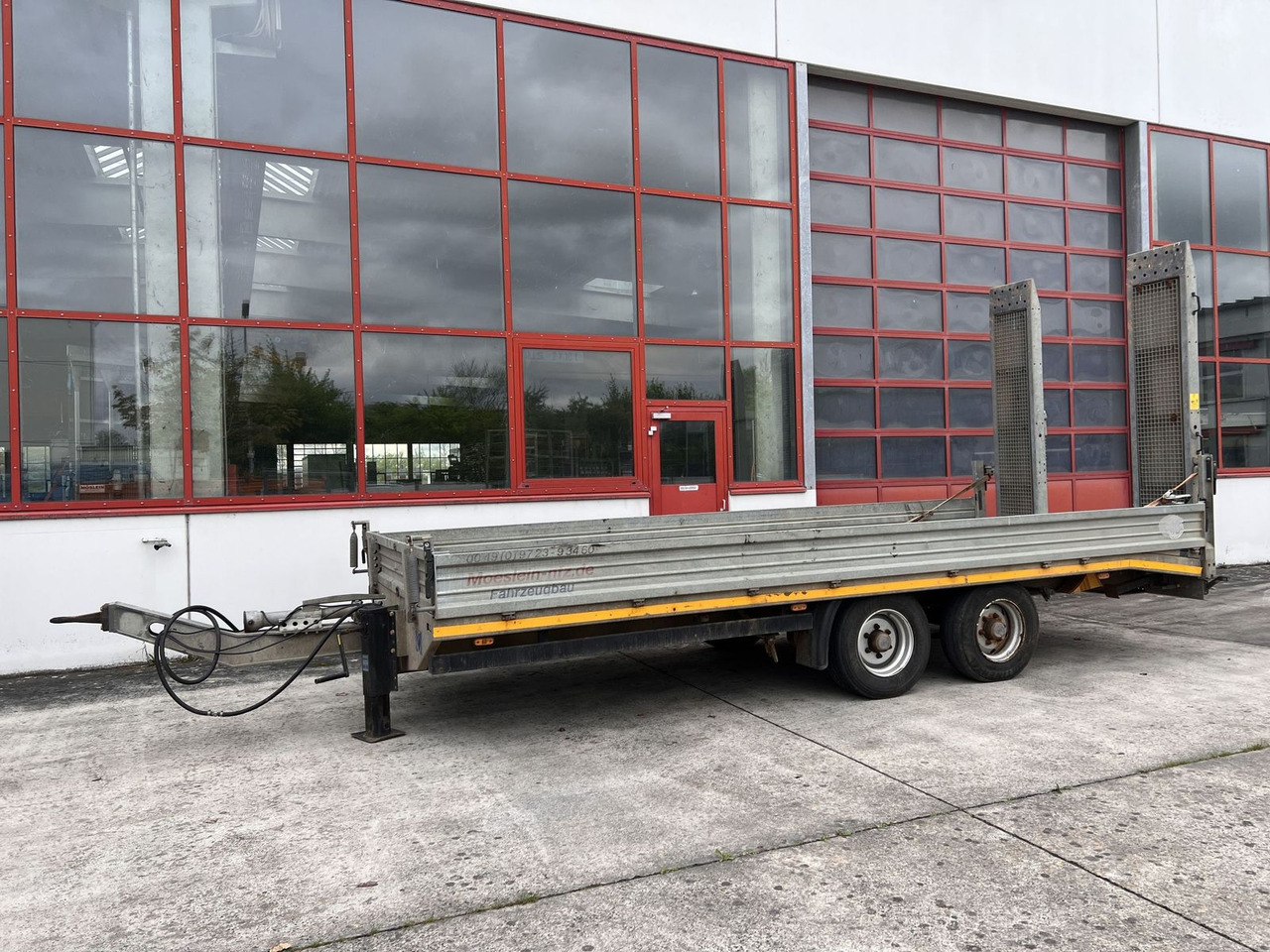 Möslein 13 t Tandemtieflader - Low loader trailer: picture 1 Möslein 13 t Tandemtieflader - Low loader trailer: picture 1