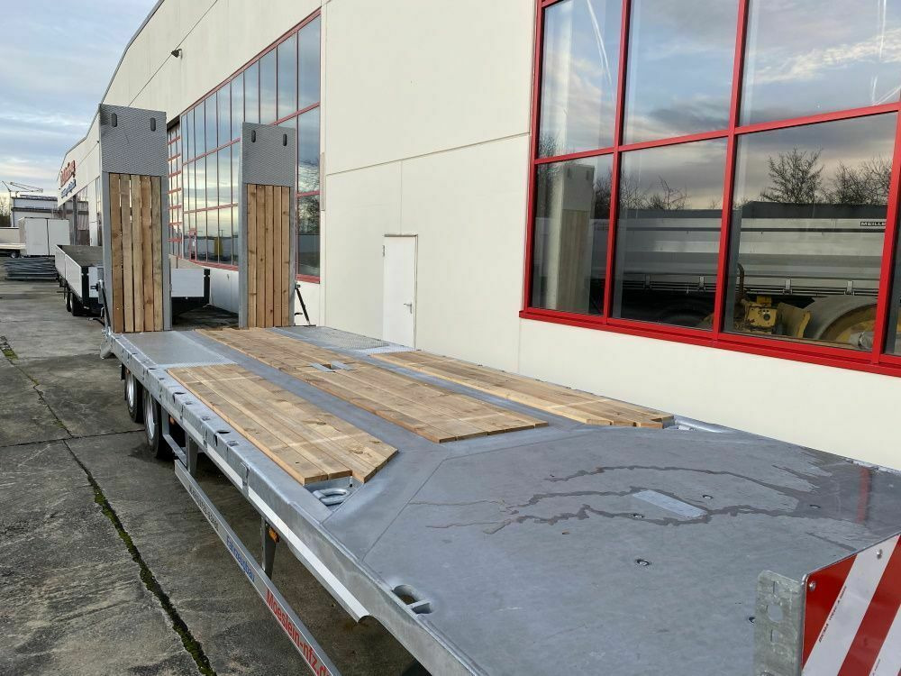 Möslein 3 Achs Tieflader mit gerader Ladefläche 9 m, Ne - Low loader trailer: picture 2 Möslein 3 Achs Tieflader mit gerader Ladefläche 9 m, Ne - Low loader trailer: picture 2