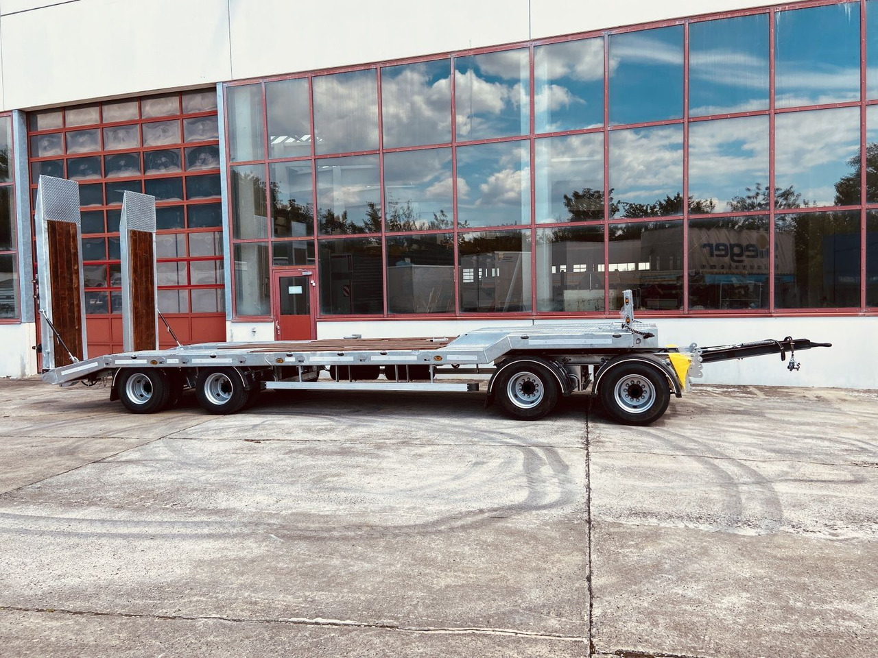 Möslein 4 Achs Tieflader- Anhänger, Neufahrzeug - Low loader trailer: picture 2 Möslein 4 Achs Tieflader- Anhänger, Neufahrzeug - Low loader trailer: picture 2