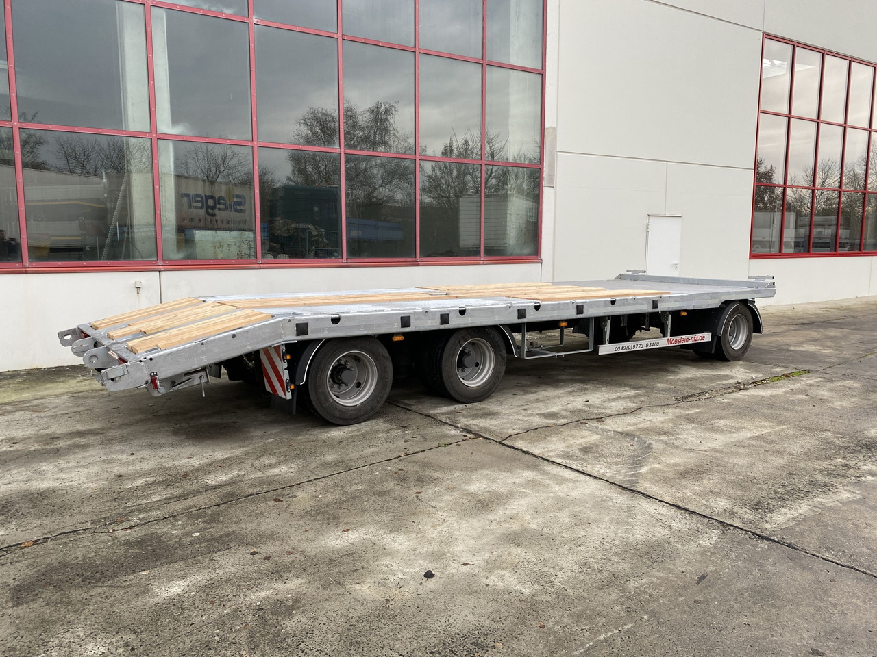Möslein T 3-8,20 P OR 3 Achs Tieflader gerader Ladefläche 8,10 m,Neufahrzeug - Low loader trailer: picture 3 Möslein T 3-8,20 P OR 3 Achs Tieflader gerader Ladefläche 8,10 m,Neufahrzeug - Low loader trailer: picture 3