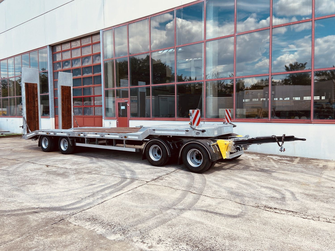 Möslein T 4 VB F 4 Achs Tieflader- Anhänger, Neufahrzeug - Low loader trailer: picture 4 Möslein T 4 VB F 4 Achs Tieflader- Anhänger, Neufahrzeug - Low loader trailer: picture 4