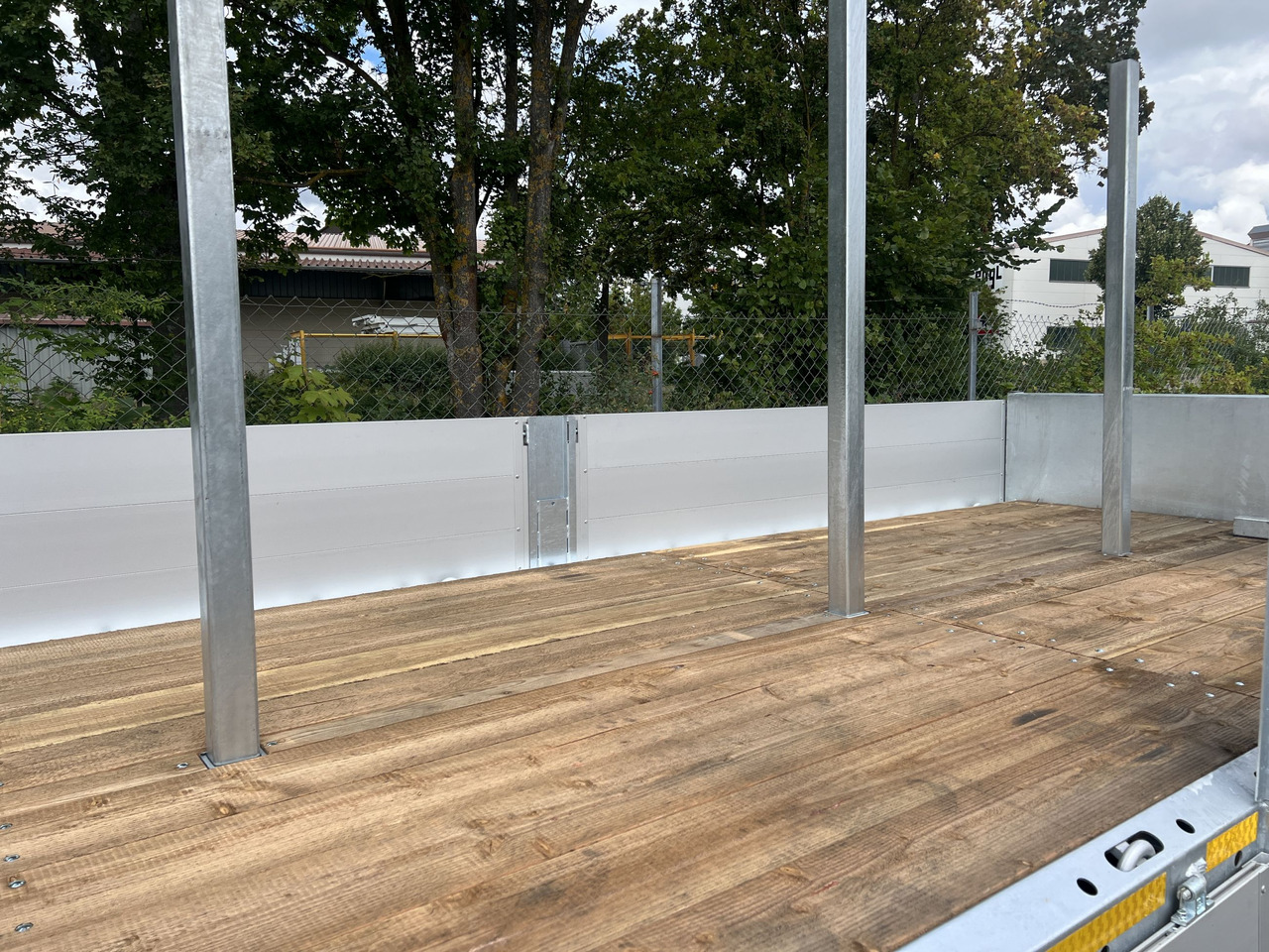 Möslein THT 11- G 6,2  Tandem Pritsche- Tieflader mit Rungentaschen - Dropside/ Flatbed trailer: picture 2 Möslein THT 11- G 6,2  Tandem Pritsche- Tieflader mit Rungentaschen - Dropside/ Flatbed trailer: picture 2