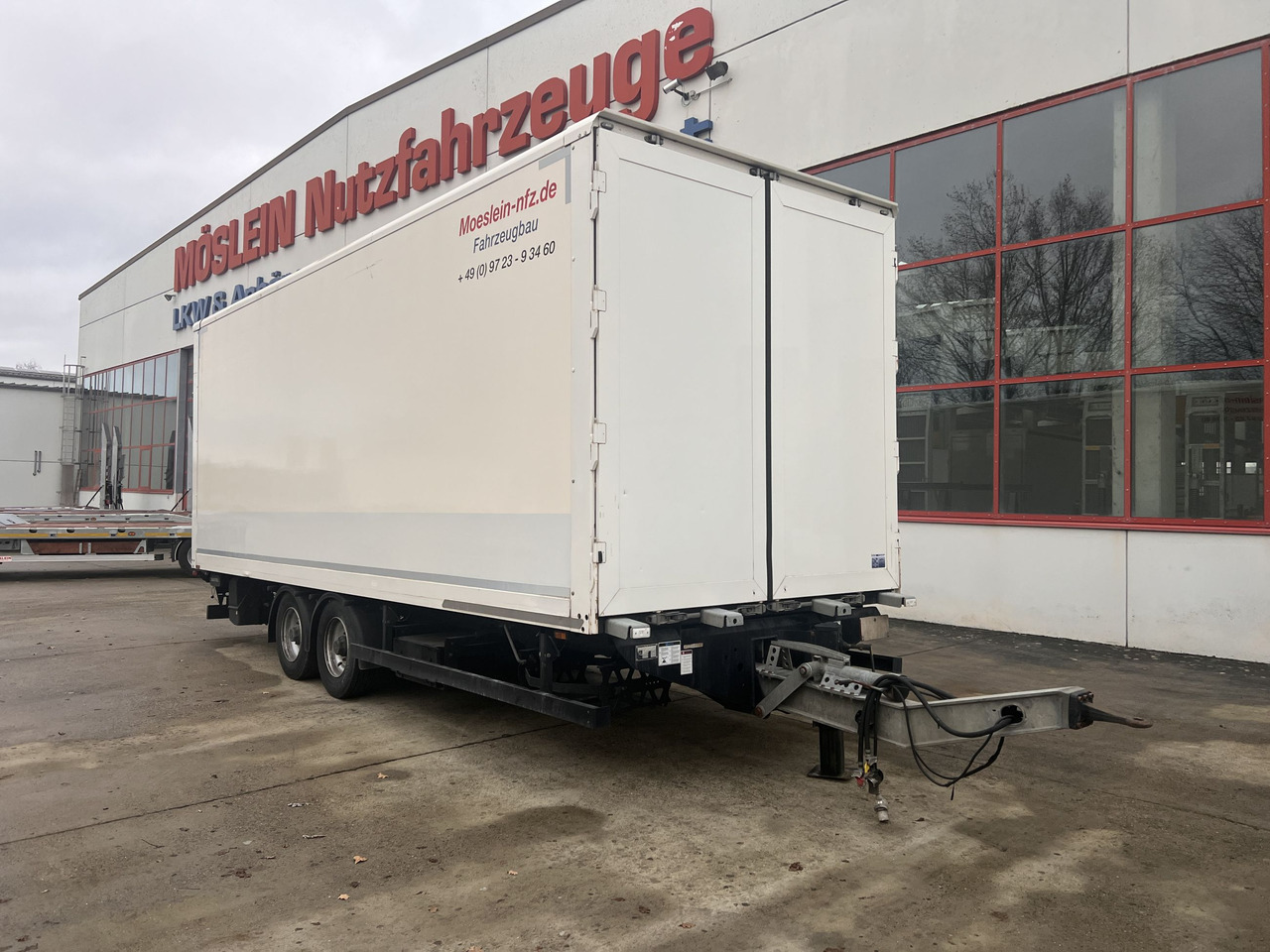 Möslein TKO 105 DL Schwebheim Tandem Koffer mit Ladebordwand 1,5 t + Durchladbar - Closed box trailer: picture 2 Möslein TKO 105 DL Schwebheim Tandem Koffer mit Ladebordwand 1,5 t + Durchladbar - Closed box trailer: picture 2