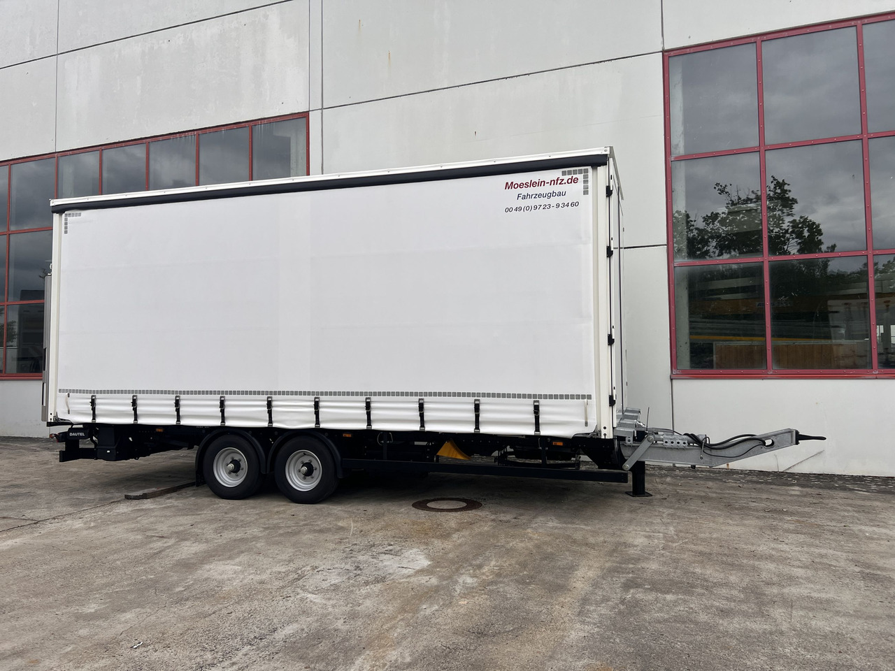 Möslein TPS 105 D-L Planenanhänger, Ladebordwand + Durchladbar neuwertig - Curtainsider trailer: picture 4 Möslein TPS 105 D-L Planenanhänger, Ladebordwand + Durchladbar neuwertig - Curtainsider trailer: picture 4