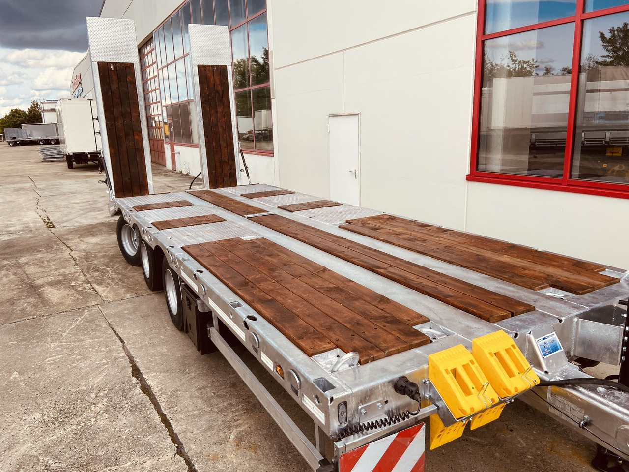 Möslein TT 31 31 t GG Tridem- Tieflader 3 Achs, gelenktNeufahrzeug - Low loader trailer: picture 4 Möslein TT 31 31 t GG Tridem- Tieflader 3 Achs, gelenktNeufahrzeug - Low loader trailer: picture 4