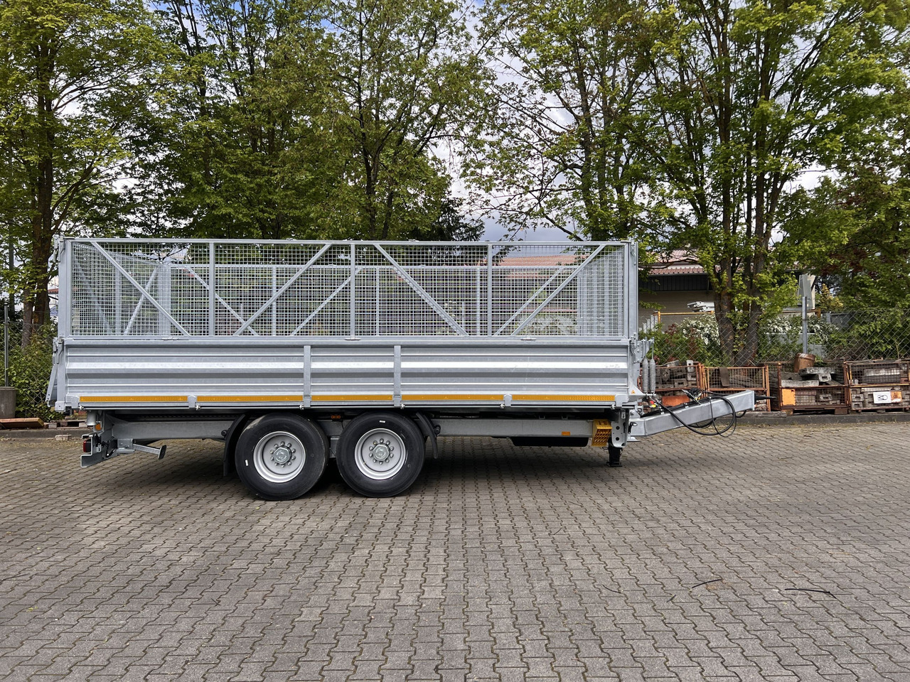 Möslein TTD 14 5,70 m 14 t Tandem- Kipper Tieflader 5,70 m lang, Breite Reifen-- Neufahrzeug -- - Tipper trailer: picture 4 Möslein TTD 14 5,70 m 14 t Tandem- Kipper Tieflader 5,70 m lang, Breite Reifen-- Neufahrzeug -- - Tipper trailer: picture 4
