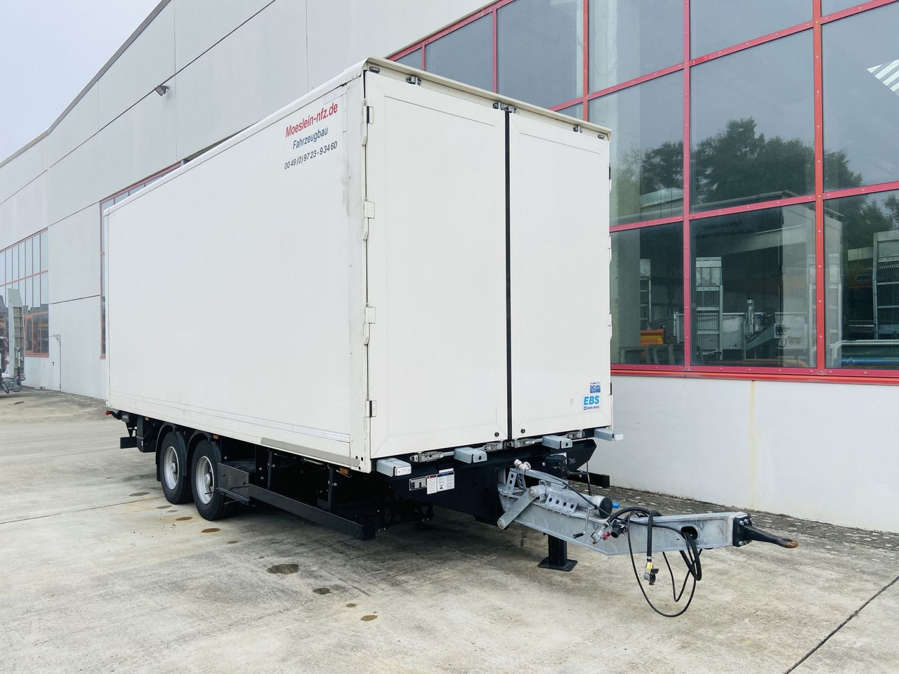 Closed box trailer Möslein  Tandem Koffer, Ladebordwand 1,5 t + Durchladbar: picture 1