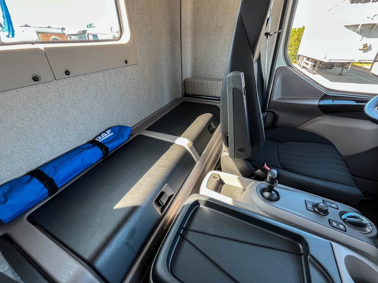 Tipper DAF FA LF 310 19t Absetzkipper VDL: picture 17