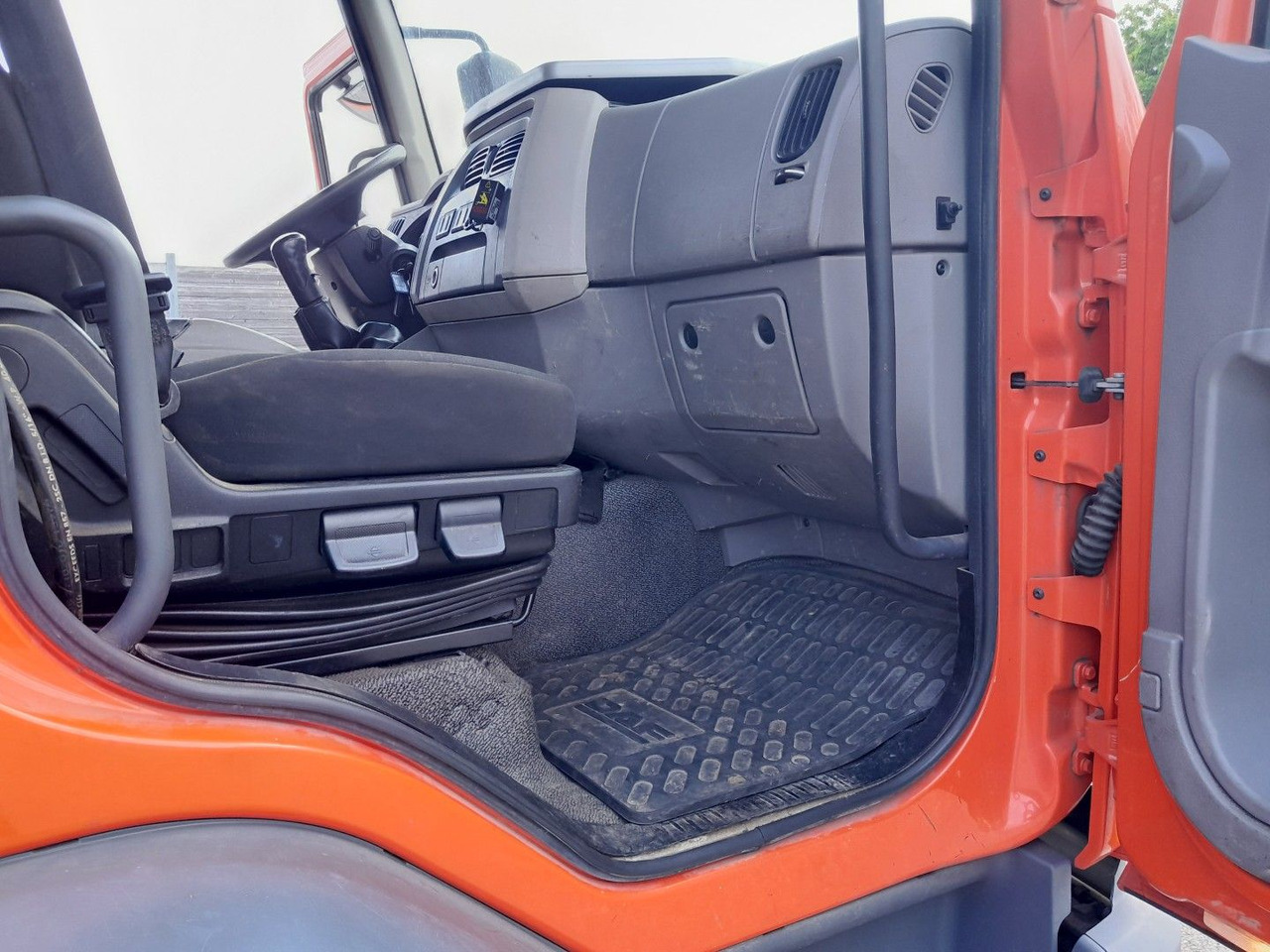 DAF FA LF 320 19t Fassi Kran - Dropside/ Flatbed truck, Crane truck: picture 5 DAF FA LF 320 19t Fassi Kran - Dropside/ Flatbed truck, Crane truck: picture 5
