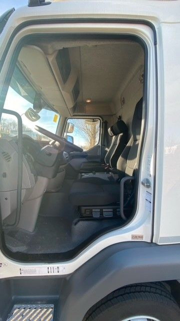 DAF LF 210 8t Pritsche-Plane LBW Tageszulassung DAF FA LF 210 08t Spier Pritsche-Plane - Curtainsider truck: picture 5 DAF LF 210 8t Pritsche-Plane LBW Tageszulassung DAF FA LF 210 08t Spier Pritsche-Plane - Curtainsider truck: picture 5