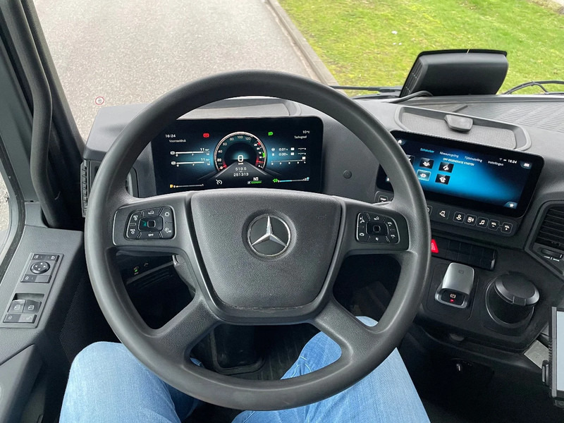 Interior photo 1: Tractor unit Mercedes-Benz Arocs 2651 6X4 2020 ONLY 250.000 km