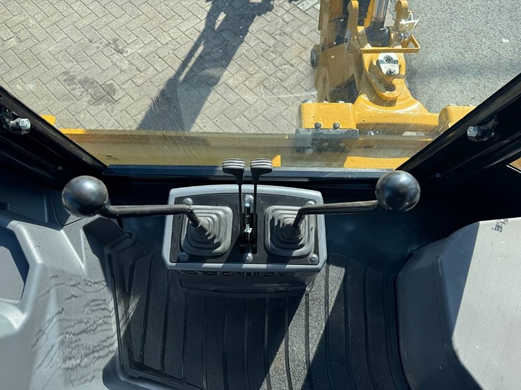 Backhoe loader CAT 424 4X4 ( NEW UNUSED ): picture 11