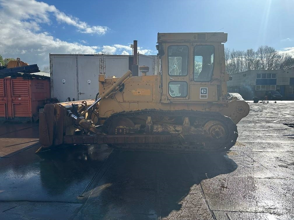CAT D6D with winch  - Bulldozer: picture 2 CAT D6D with winch  - Bulldozer: picture 2