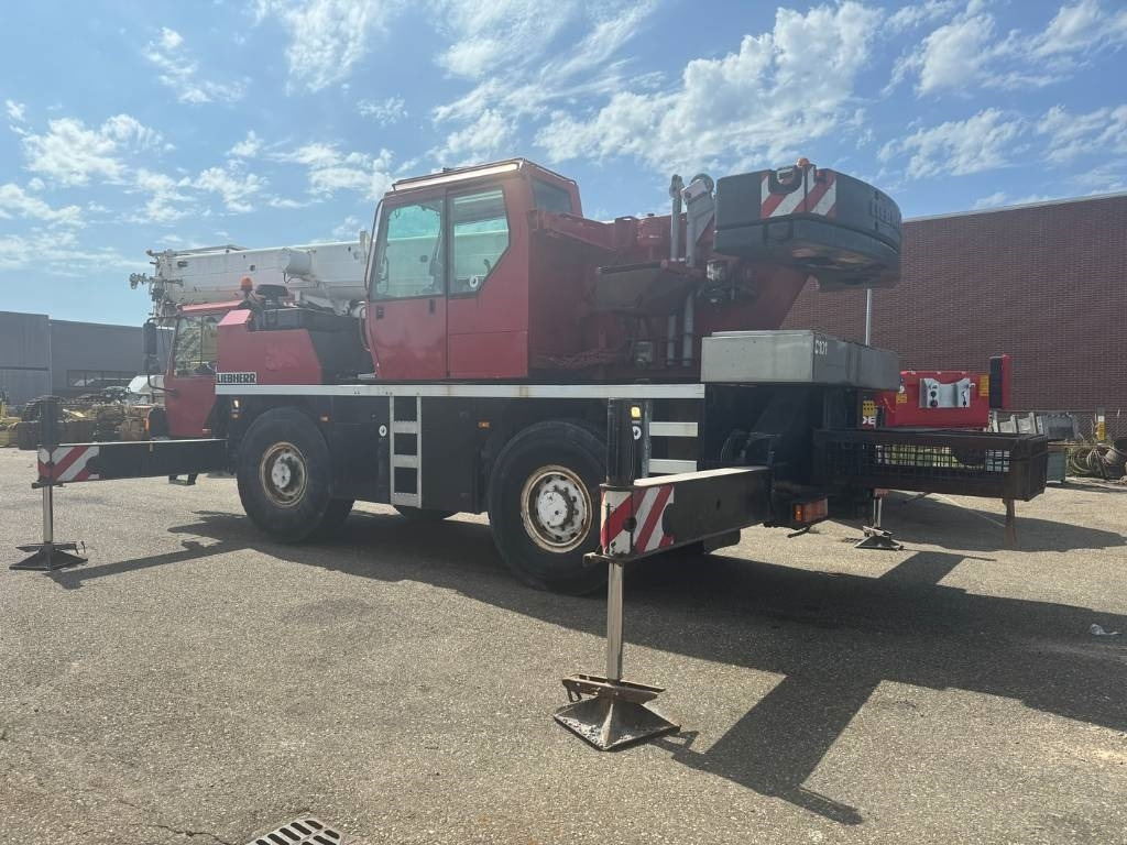 Liebherr LTM 1030-2.1 ( WITH JIB )  - All terrain crane: picture 3 Liebherr LTM 1030-2.1 ( WITH JIB )  - All terrain crane: picture 3