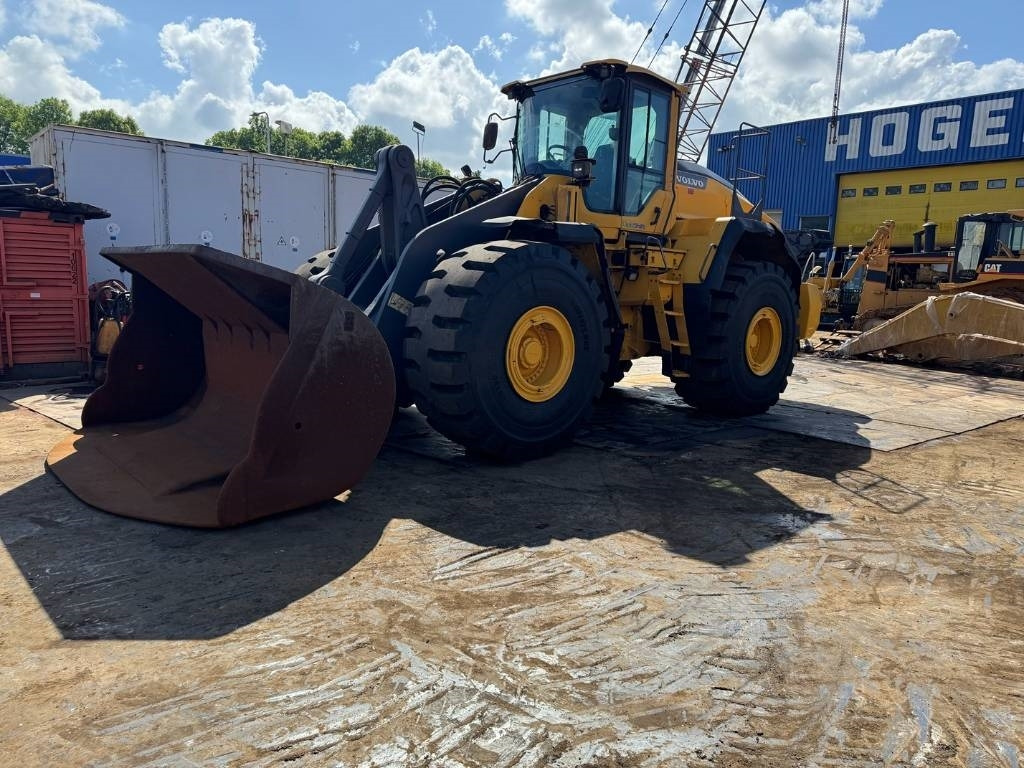 Volvo L 220 H ( WITH NEW TYRES ) - Wheel loader: picture 2 Volvo L 220 H ( WITH NEW TYRES ) - Wheel loader: picture 2