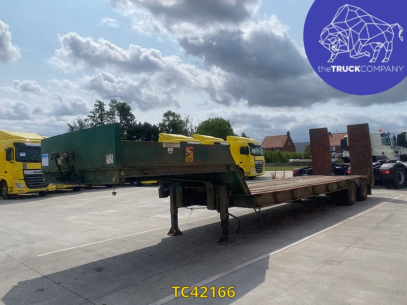 Castera - Low loader semi-trailer: picture 1 Castera - Low loader semi-trailer: picture 1