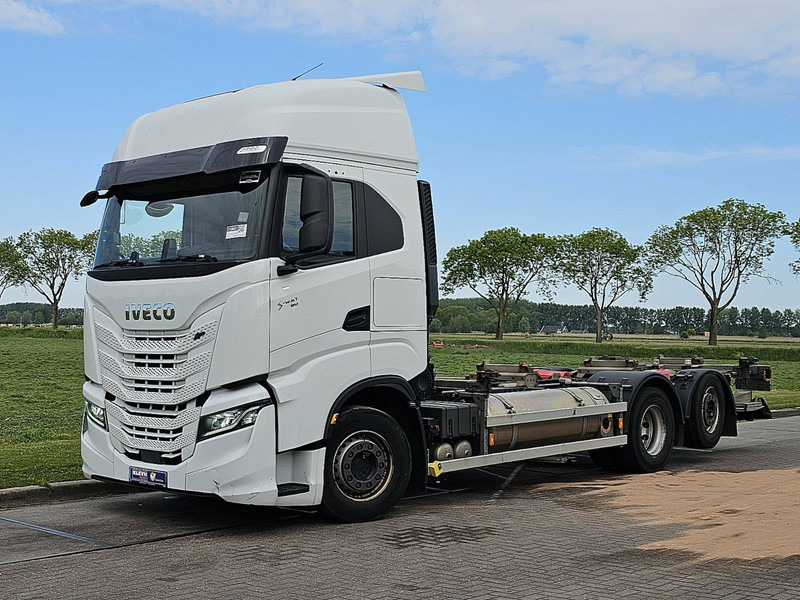 Iveco S-WAY AS260S46 LNG INT. STEERAXLE - Container transporter/ Swap body truck: picture 2 Iveco S-WAY AS260S46 LNG INT. STEERAXLE - Container transporter/ Swap body truck: picture 2