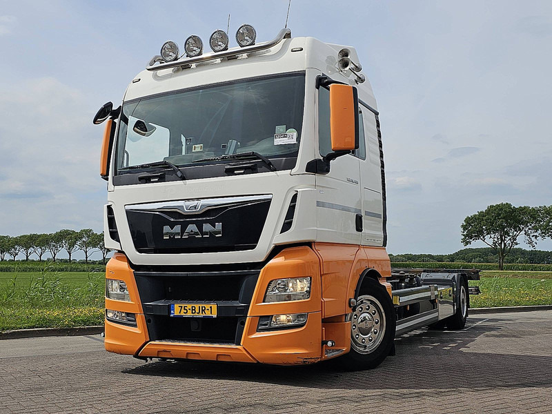 MAN 18.400 TGX XLX 4X2 2T LIFT INT. - Container transporter/ Swap body truck: picture 1 MAN 18.400 TGX XLX 4X2 2T LIFT INT. - Container transporter/ Swap body truck: picture 1