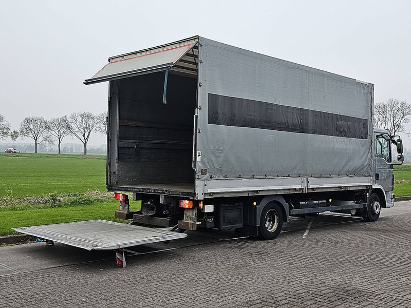 MAN 8.220 TGL MANUAL LIFT AIRCO - Curtainsider truck: picture 3 MAN 8.220 TGL MANUAL LIFT AIRCO - Curtainsider truck: picture 3