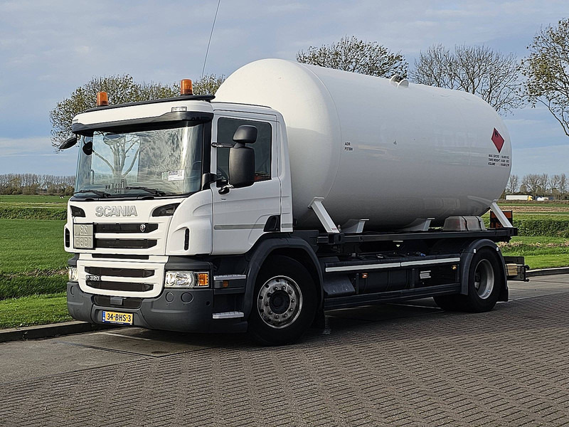 Scania P320 - Tank truck: picture 2 Scania P320 - Tank truck: picture 2