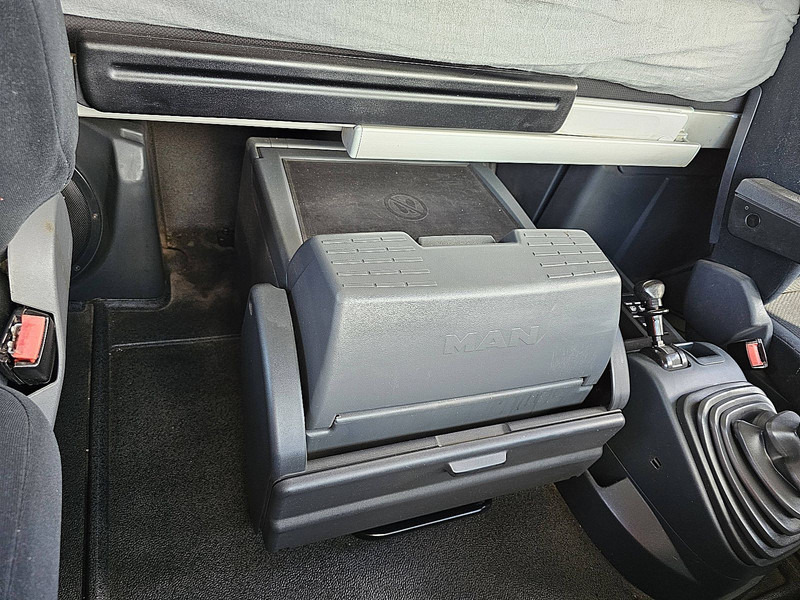 Tractor unit MAN 18.400 TGX HYDRODRIVE 4X4: picture 12