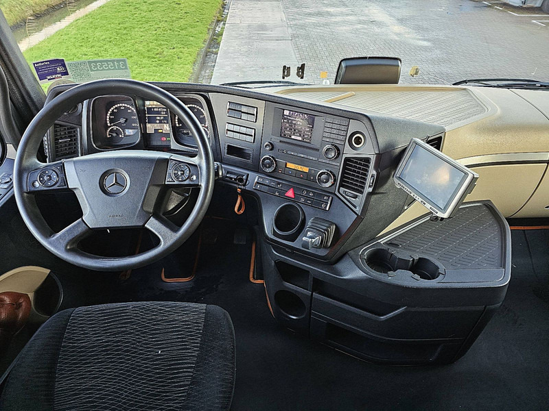 Interior photo 1: Tractor unit Mercedes-Benz ACTROS 2545 LS 6X2 RETARDER  BIGSP.