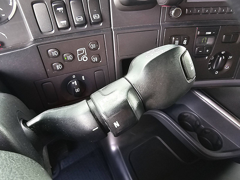 Tractor unit Scania R410 TL RETARDER 2X TANK: picture 12