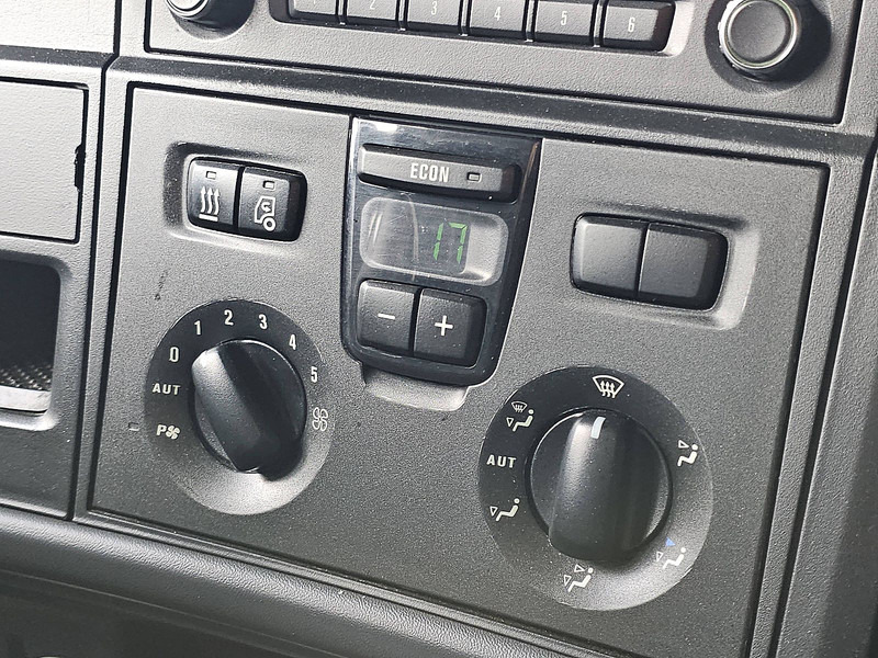 Tractor unit Scania R410 TL RETARDER 2X TANK: picture 11