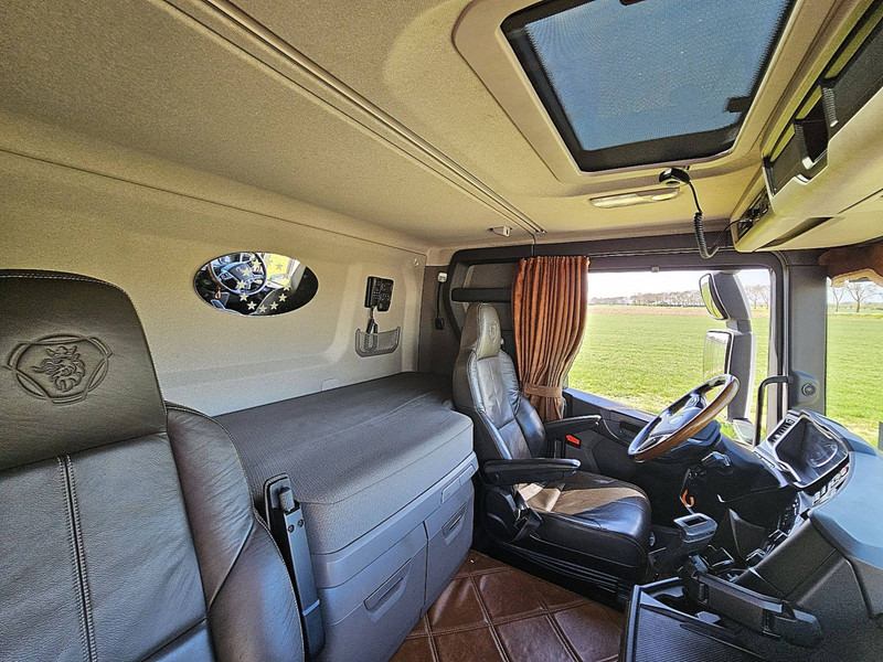 Interior photo 3: Tractor unit Scania R450 6X2*4NB RET. LEATHER