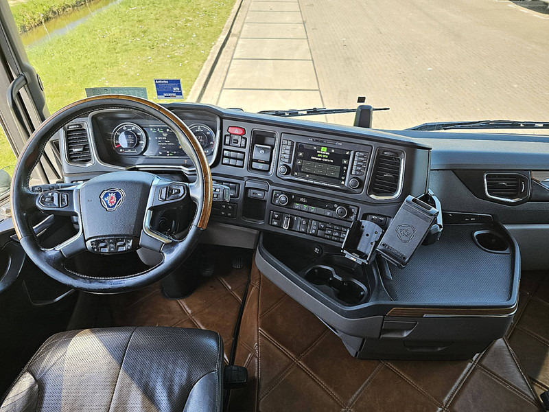 Interior photo 1: Tractor unit Scania R450 6X2*4NB RET. LEATHER